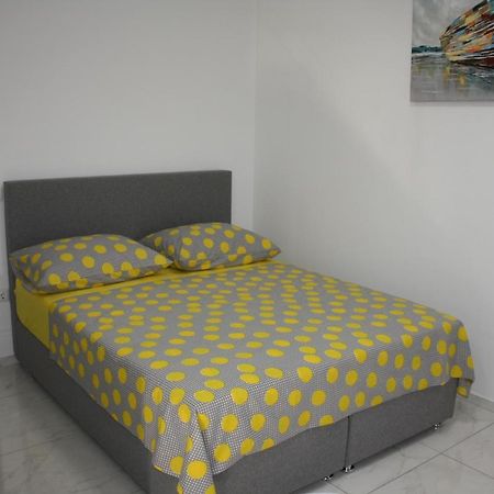 Lea Apartment Sibenik Bagian luar foto