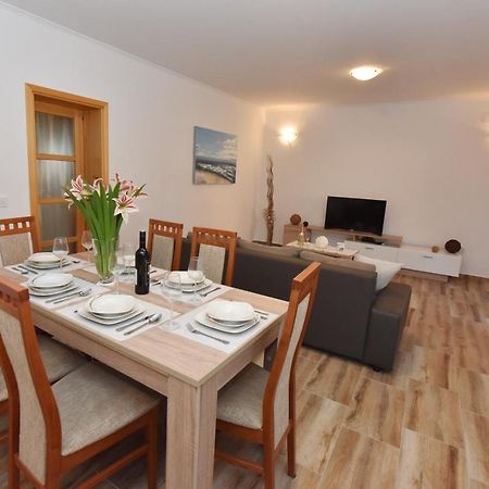 Lea Apartment Sibenik Bagian luar foto