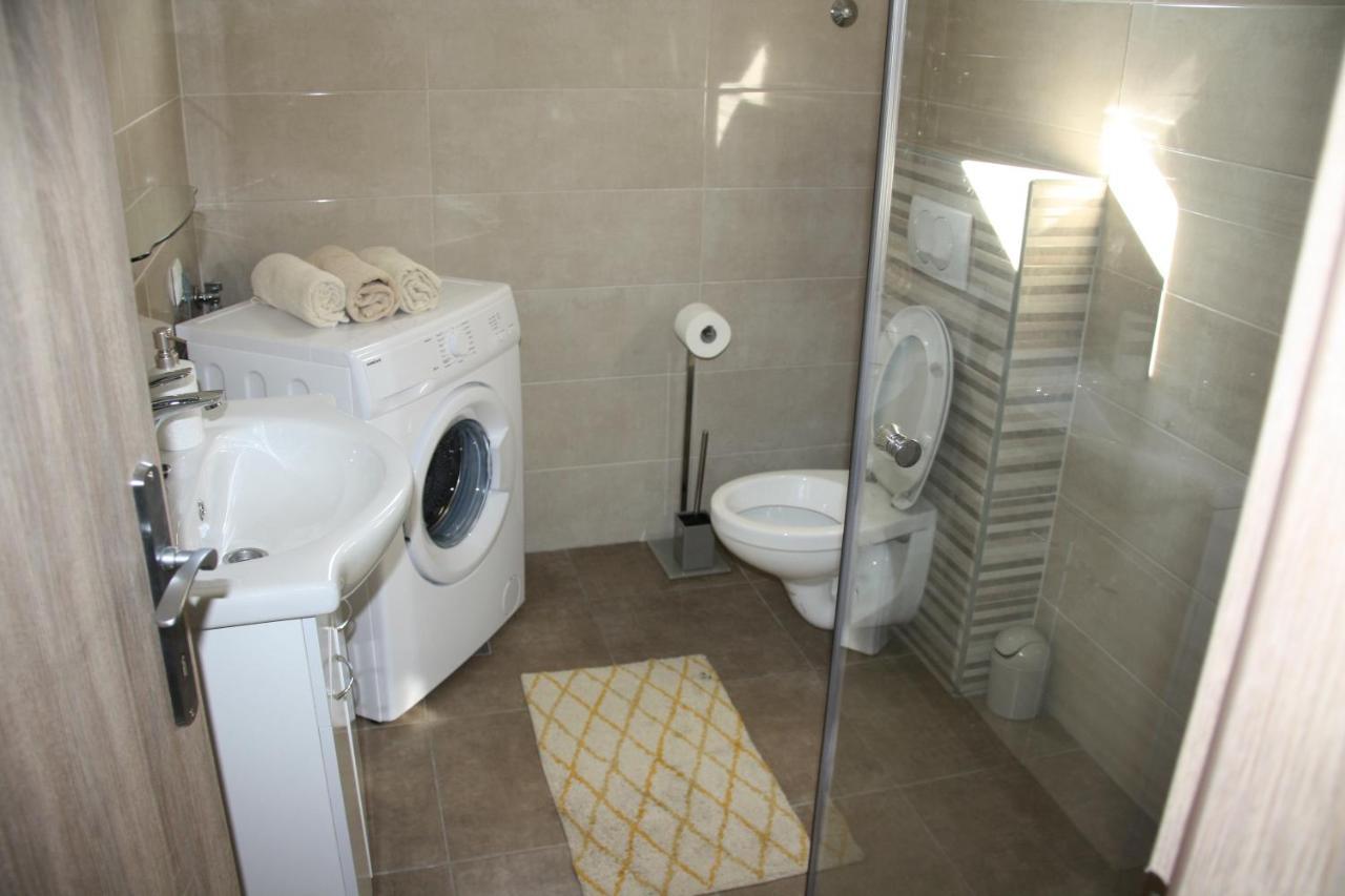 Lea Apartment Sibenik Bagian luar foto