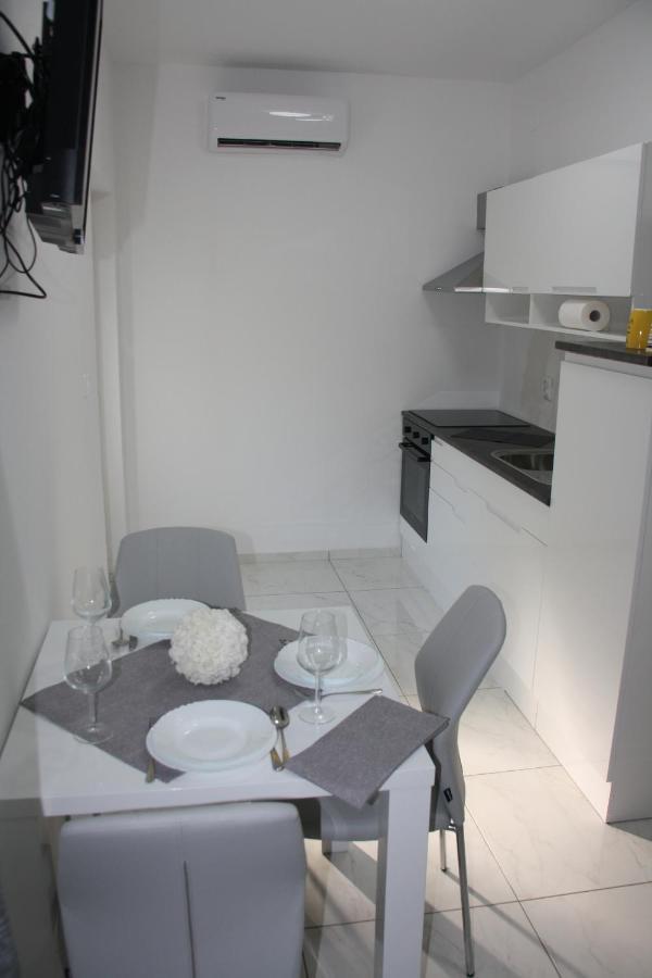 Lea Apartment Sibenik Bagian luar foto