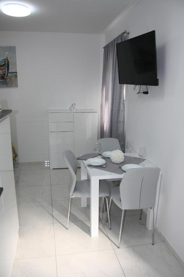 Lea Apartment Sibenik Bagian luar foto