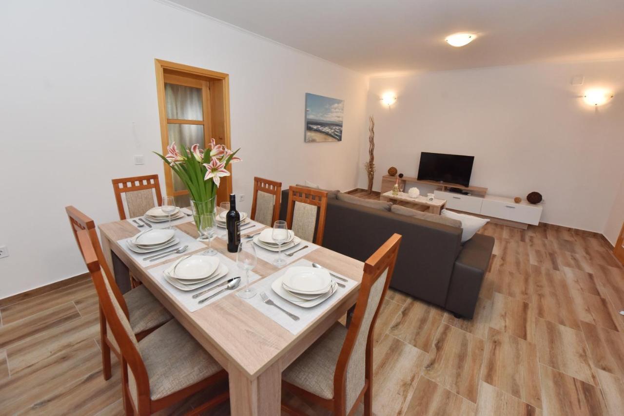 Lea Apartment Sibenik Bagian luar foto