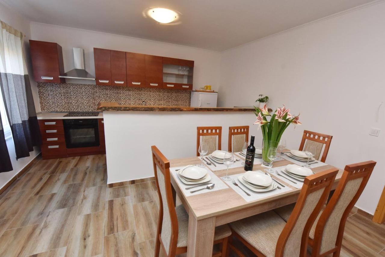 Lea Apartment Sibenik Bagian luar foto
