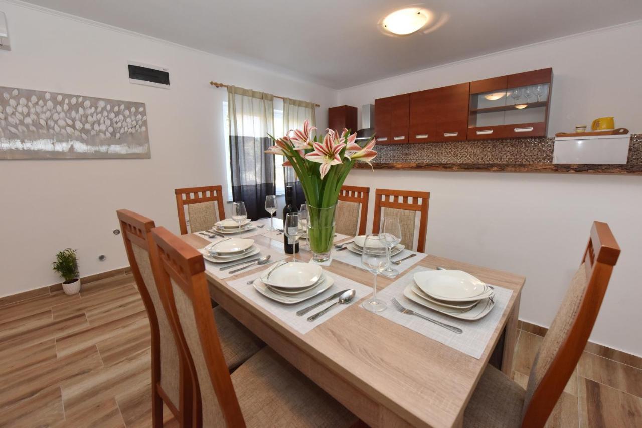 Lea Apartment Sibenik Bagian luar foto