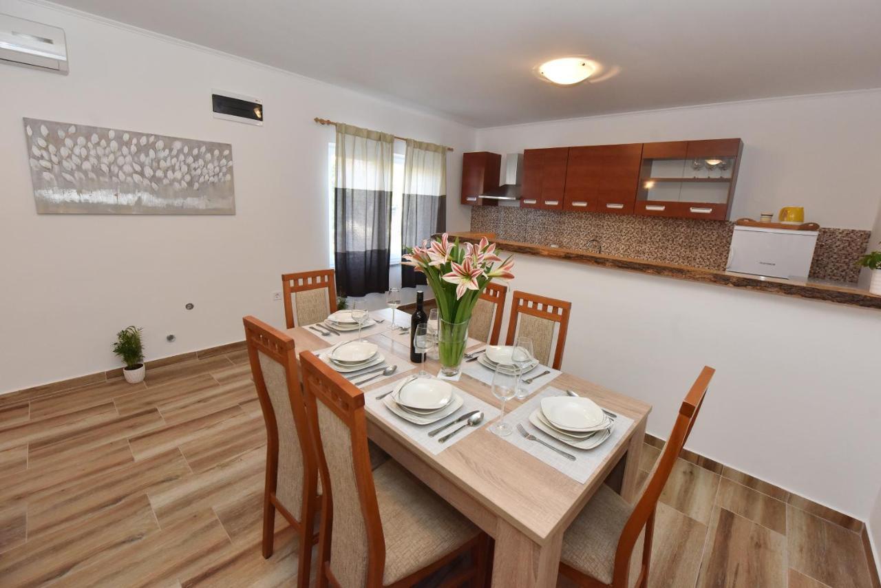 Lea Apartment Sibenik Bagian luar foto
