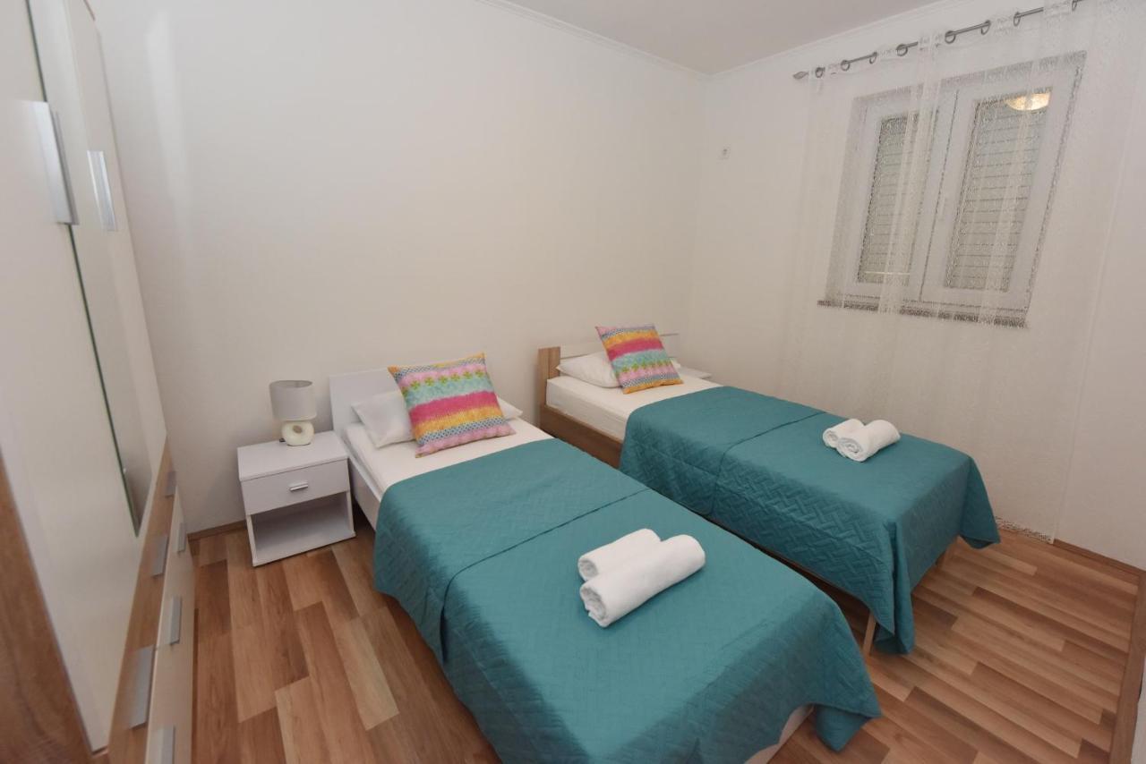 Lea Apartment Sibenik Bagian luar foto