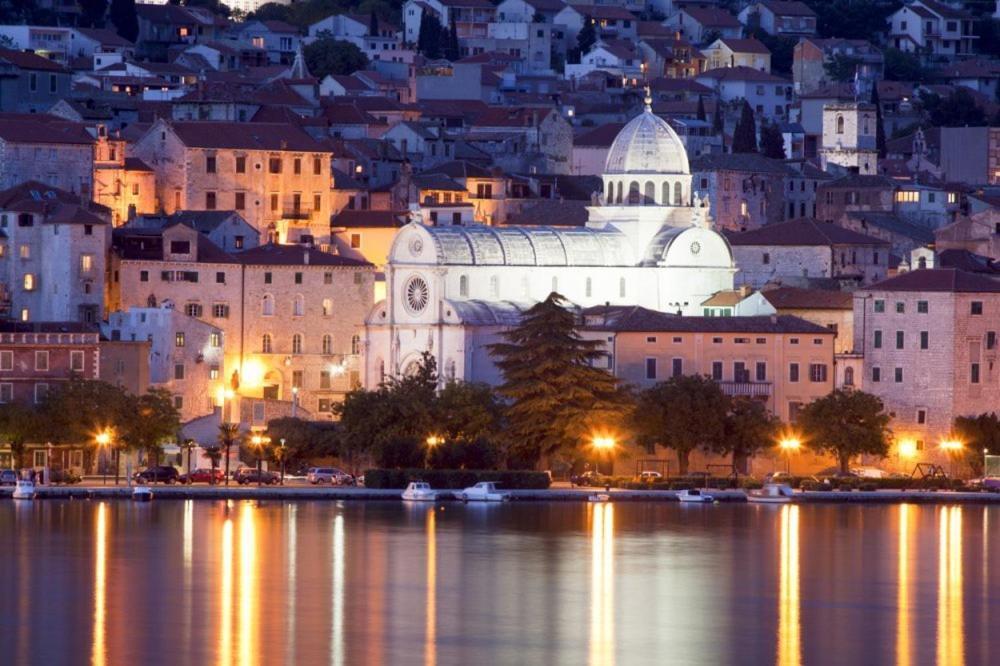 Lea Apartment Sibenik Bagian luar foto